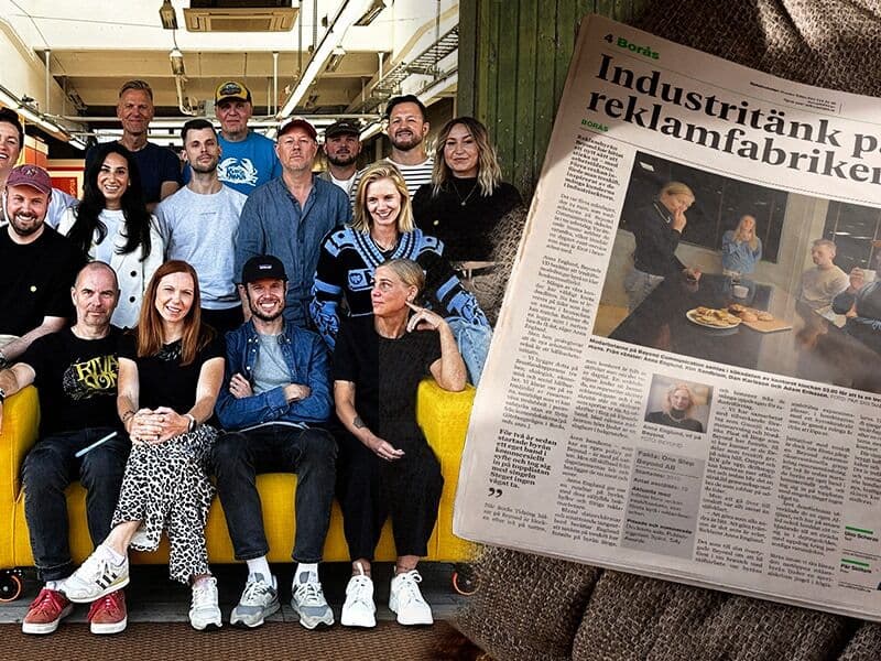 Gruppbild på Beyond intill en bild på artikeln "Industritänk på reklamfabriken" från Borås Tidning