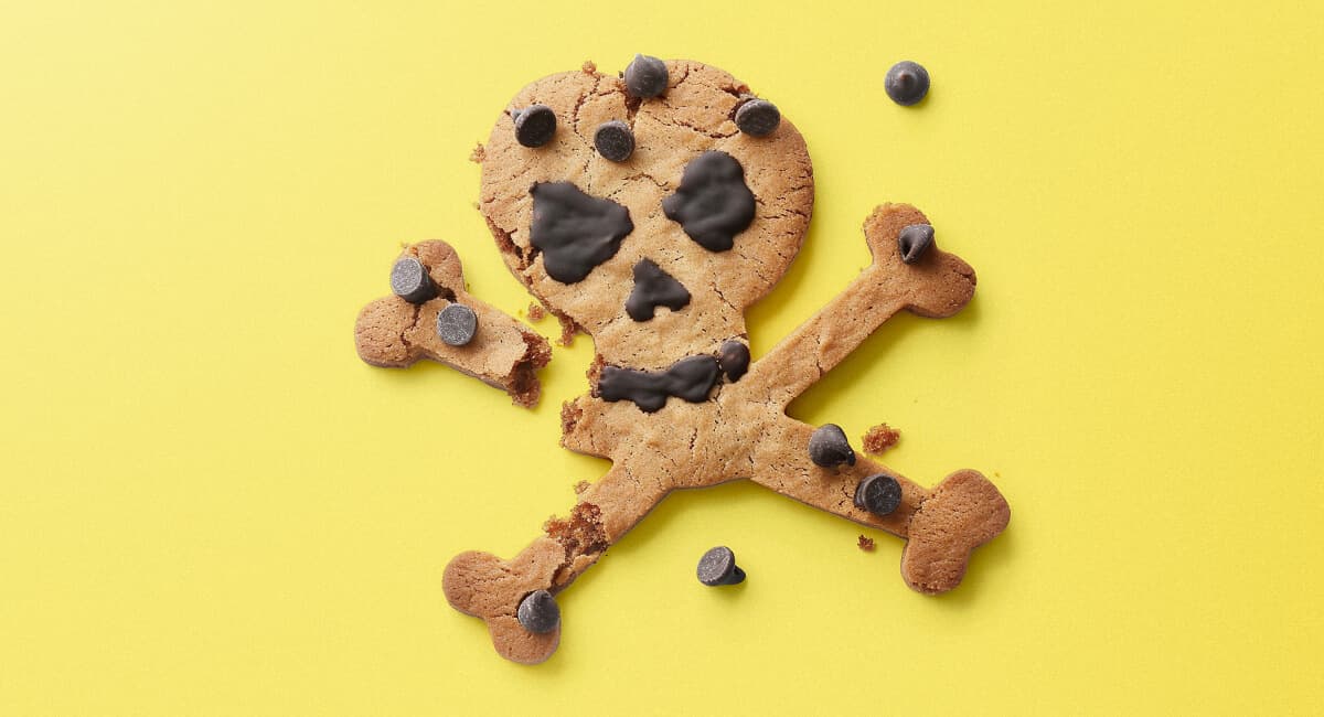 En kaka formad som en Jolly Roger-dödskalle med korslagda ben
