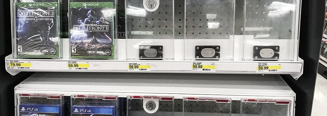 Alla spel är slutsålda på en spelbutikshylla, utom Star Wars Battlefront II